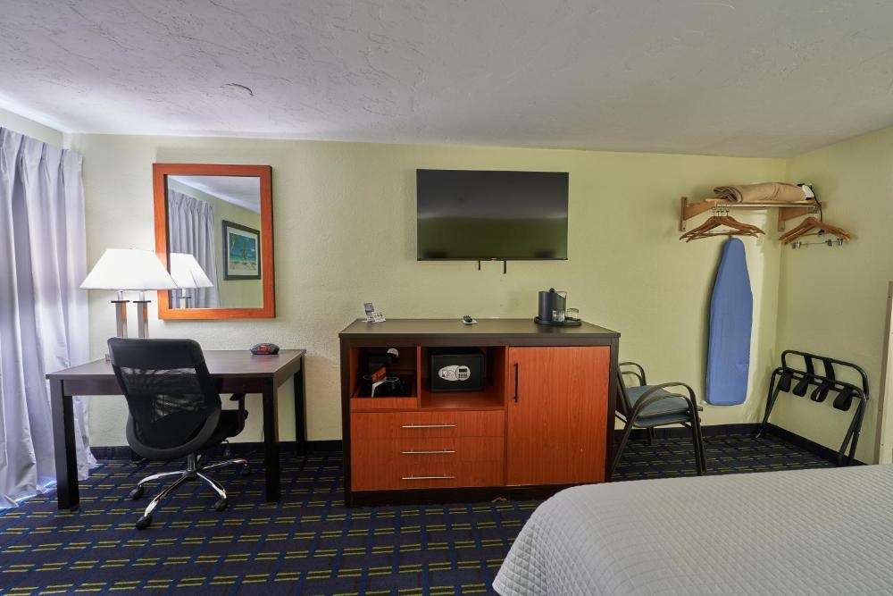 The Mariner Resort Cape Cod by The Red Collection